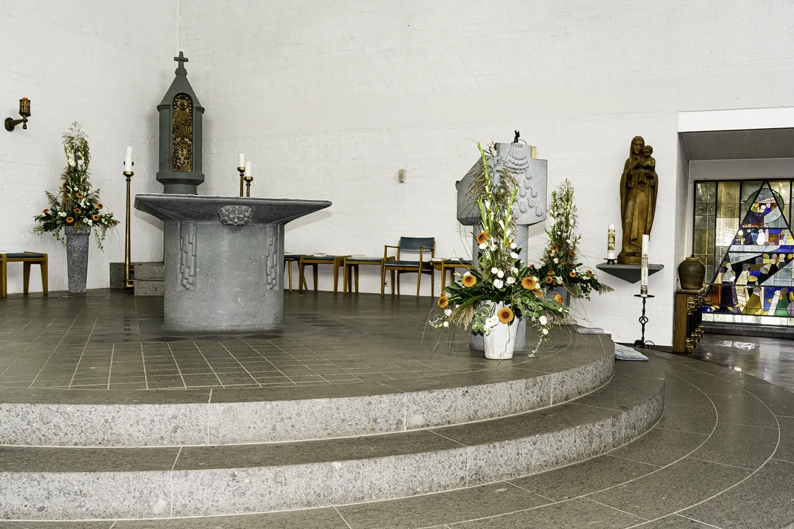 St. Rochus BaTü Altarbereich
